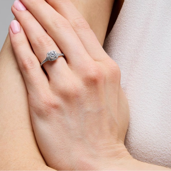 Engagement ring - Picture 2 of 4